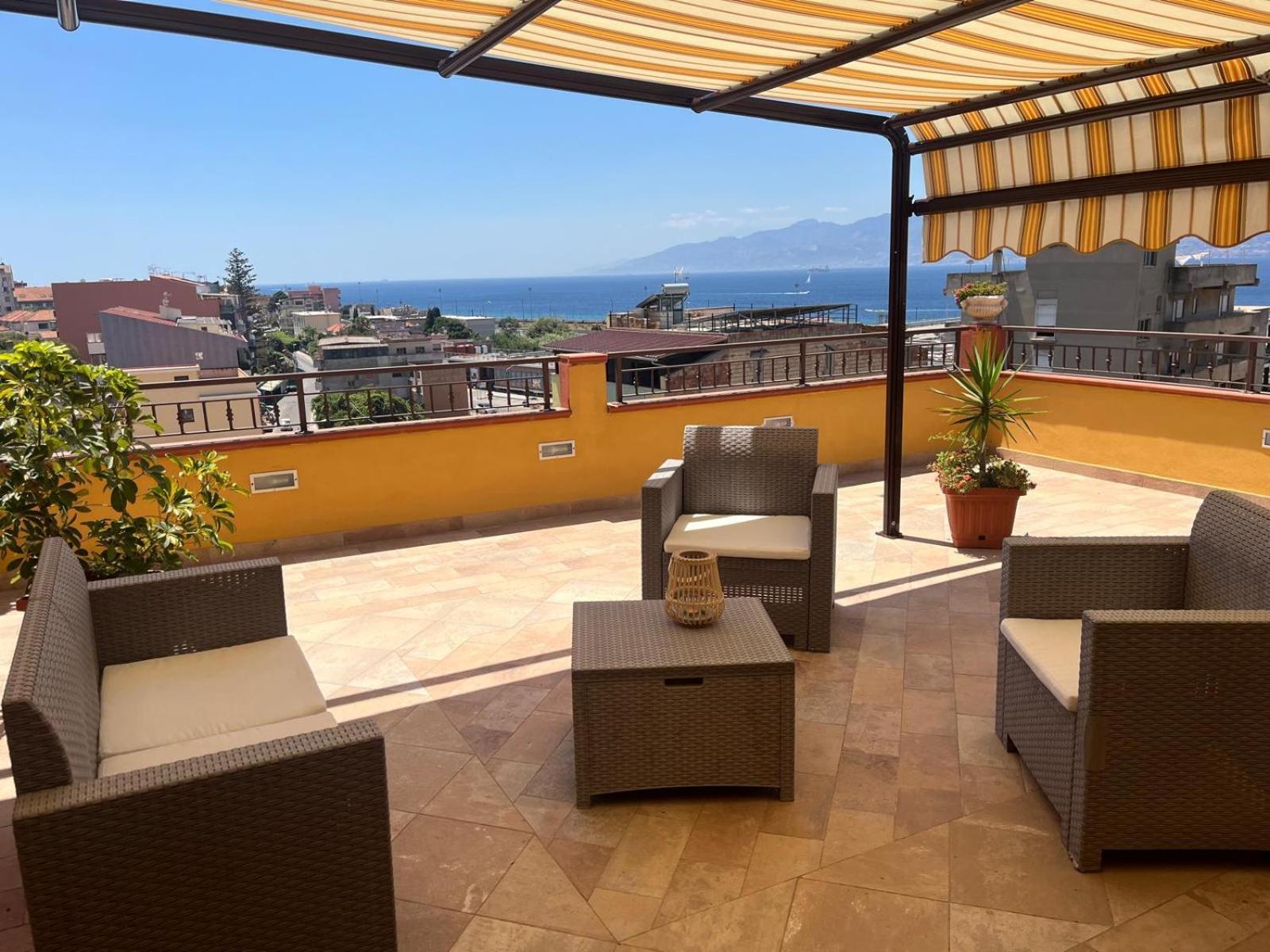B&B Around The World Villa San Giovanni Exteriör bild
